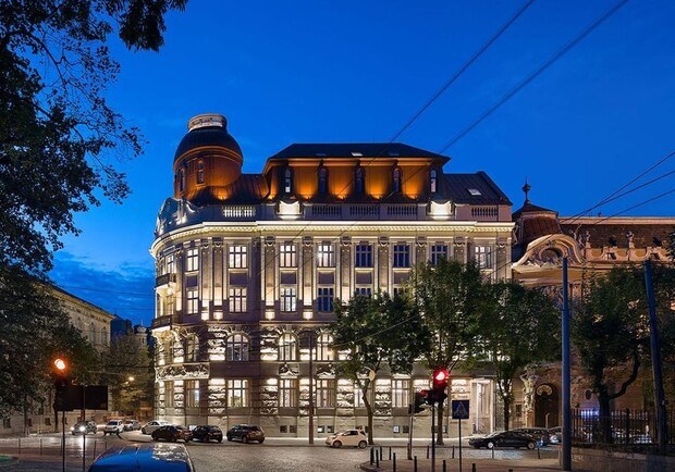 BANK HOTEL