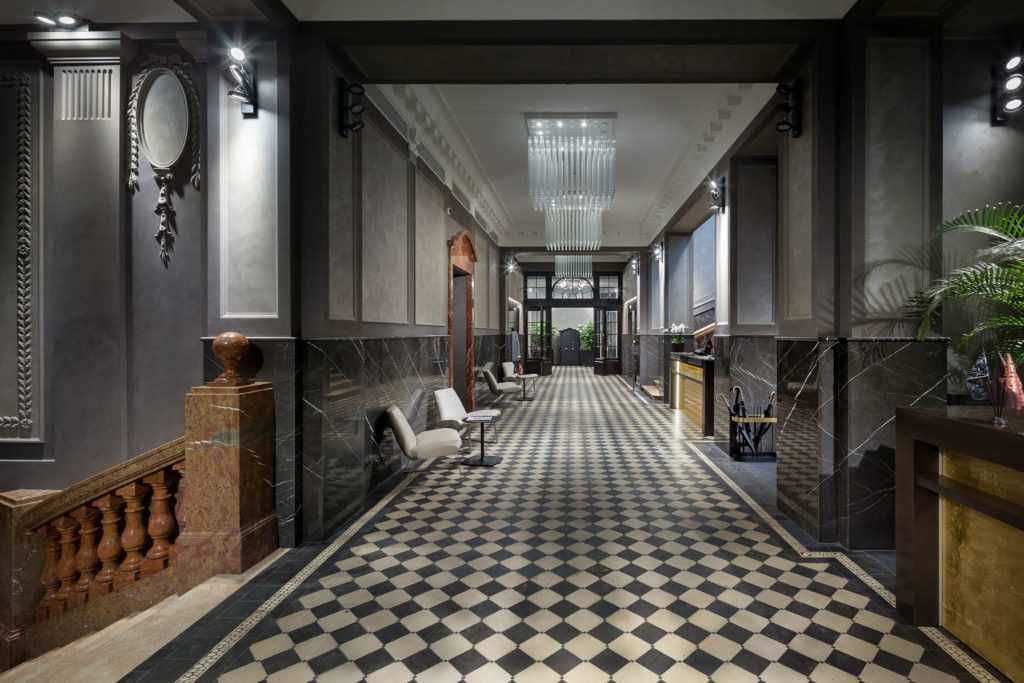 BANK HOTEL